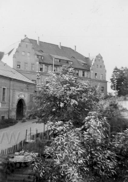 Schloss2.jpg - Schloss, mit Eingang zum Wirtschaftshof